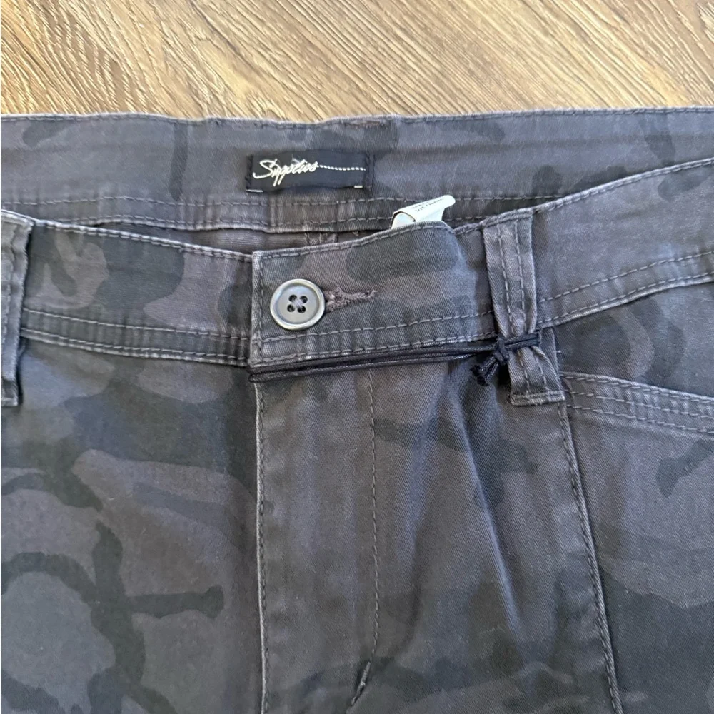 NWT Supplies Camouflage Women's Jeans - Picture 2 of 7